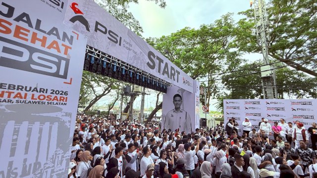 Jalan Sehat PSI di Pantai Losari, Kaesang Pangarep Disambut Antusias Warga