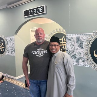 Imam Muthahhir Arif Pimpin Proses Syahadat Profesor Amerika di Masjid Istiqlal Houston