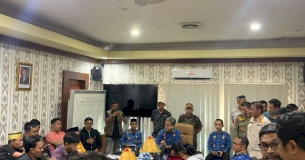 KIS Nonaktif di Jeneponto, Aksi Massa Tuntut Evaluasi Sistem Desil yang Merugikan Warga Miskin