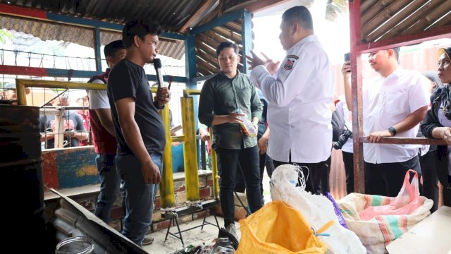 Kreatif! Warga Bontoala Berhasil Sulap Sampah Plastik Jadi Solar dan Bensin