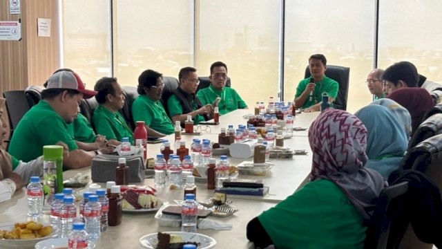 SulawesiPos.com Gelar Pertemuan Bersama Dewan Pembaca di AAS Building Makassar