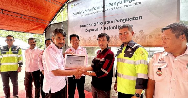 Pemkab Luwu dan Masmindo Serahkan Fasilitas Pengolahan Nilam di Bonelemo