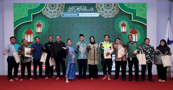 Taruna Ikrar: Menjemput Lailatul Qadar 1000 Bulan, BPOM Hadirkan Ustadz Maulana dan Berbagi ke 300 Pekerja Senyap