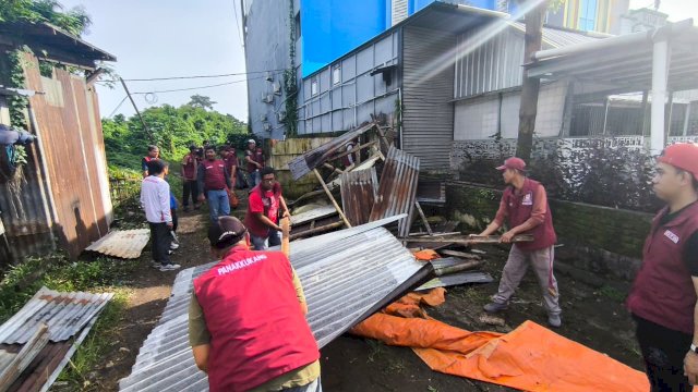 Pemkot Makassar Bongkar “Markas” Waria di Sekitar Kuburan Panaikang