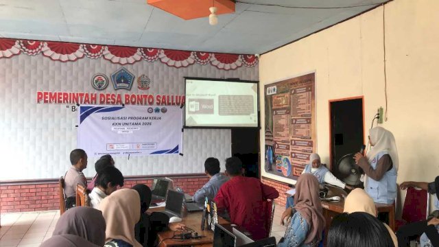 Peserta pelatihan dari perangkat desa Bonto Salluang serius mengikuti materi penggunaan Microsoft Office ||Wawan_bontosalluang