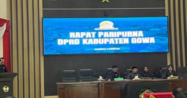 Paripurna Pergantian Pimpinan Diwarnai Isak Tangis