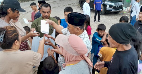 Pustakawan Dispusarsip Sulsel Berbagi 500 Paket Takjil, Ramadhan Penuh Kepedulian
