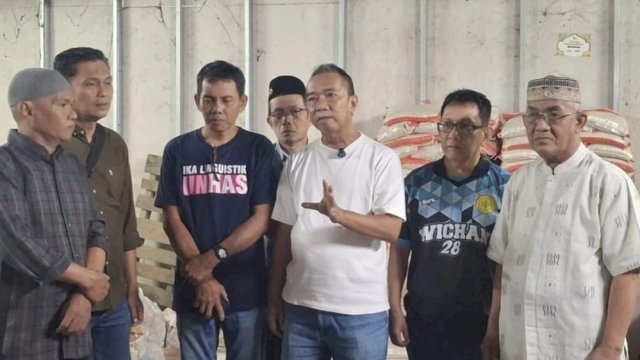 IKA Unhas sudah distribusi 21 ton dari 100 ton beras untuk warga ||handover 