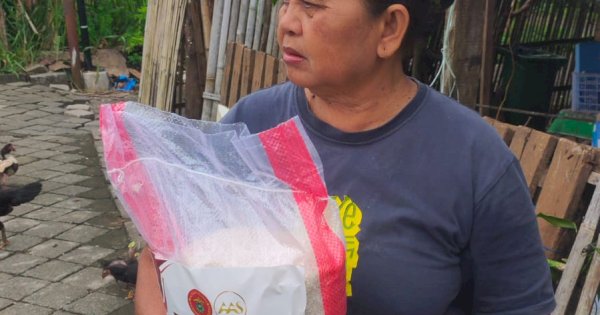 Tim Berkah Ramadhan IKA Unhas Bekerja Siang Malam Distribusi Beras ke Warga