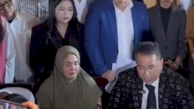 Hotman Paris menerima ibu dari salahsatu ABK menyampaikan, Jumat (20/2/2026). || screenshoot video