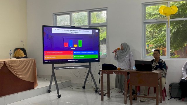 Pelaksanaan cerdas cermat yang digelar Maxime di SMK 1 Makassar. (Foto: Gita/HN)