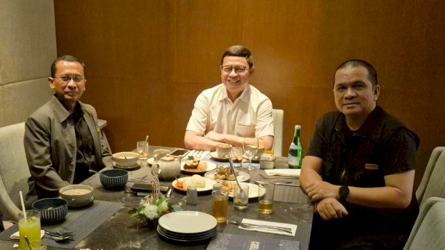 Direktur BPJS Kesehatan (kiri), Kepala BPOM RI (tengah) dan Stafsus Kepala BPOM (kanan), Minggu (22/2/2026). (Dok. Ist)