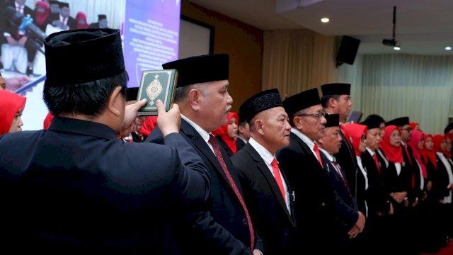 Momen pelantikan pejabat struktural Unibos dan Poltekpos 2026. (Foto: dok Humas Unibos)