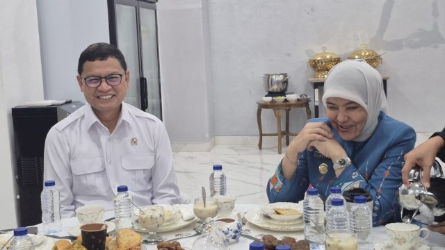 Aliyah Mustika Ilham menjamu Kepala BPOM RI Prof Taruna Ikrar di Rujabnya, Kamis (5/3). (Dok. HN)