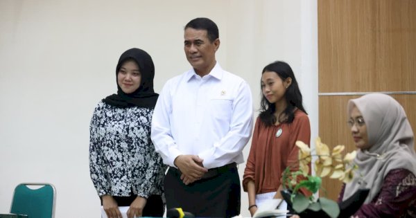 13 Tahun Mengajar di Unhas, Mentan Amran Bantu Mahasiswa Yatim Piatu