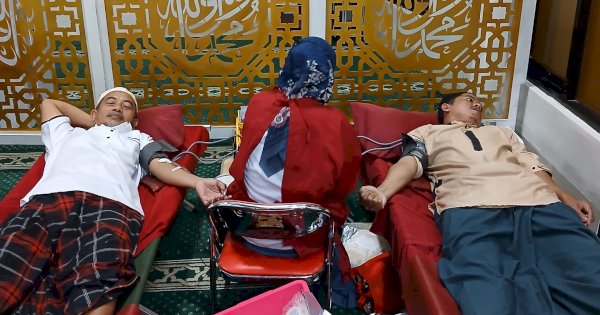 Usai Tarawih, Warga Kompleks Hartaco Permai Tamalanrea Ikut Donor Darah Sukarela