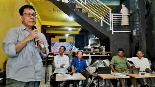 Jurnalis senior, Suwardi Thahir membawakan materi. (Dok. Ist)