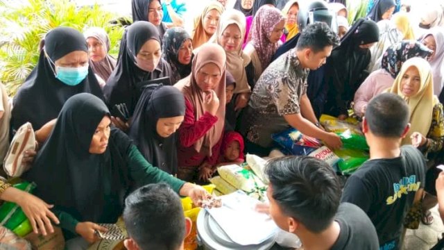 Pasar murah Ramadan yg di Inisiasi Pemda Sinjai di halaman Masjid agung Sinjai ( foto Ist)
