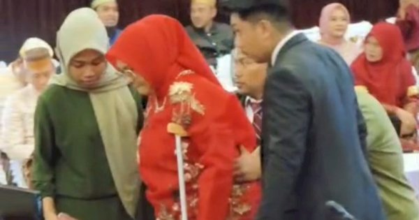 Semangat Tak Surut, Andi Rusmiati Hadiri Puncak HJS ke-462 Meski Masih Dalam Pemulihan