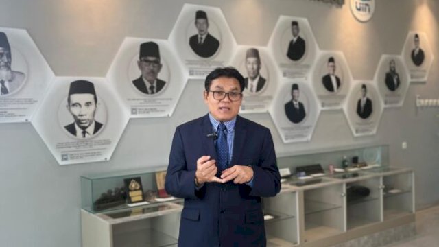 Rektor UIN Syarif Hidayatullah Jakarta Prof. Asep Saepudin Jahar ||handover 