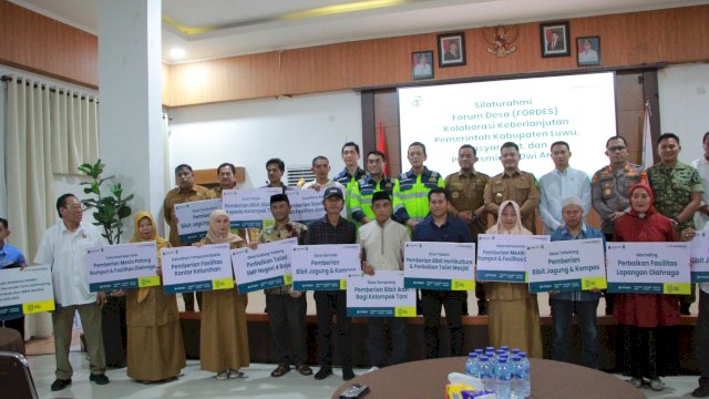 Pemkab Luwu dan Masmindo Dwi Area Serahkan Sejumlah Program untuk 21 Desa
