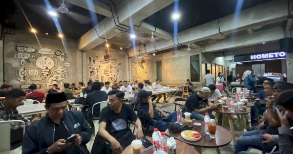 IKA Unhas Pererat Hubungan dengan Pers Lewat Bakti Sosial dan Bukber Ramadan