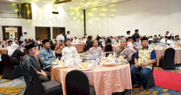 Hasrul Abdul Rajab Hadiri Buka Puasa Bersama APERSI Sulsel, Gubernur Serahkan Bantuan Rumah dan Paket Umrah