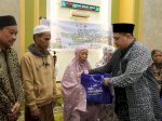 Safari Ramadan Pemkot Makassar, Munafri Serahkan Paket Pangan untuk Jamaah di Untia