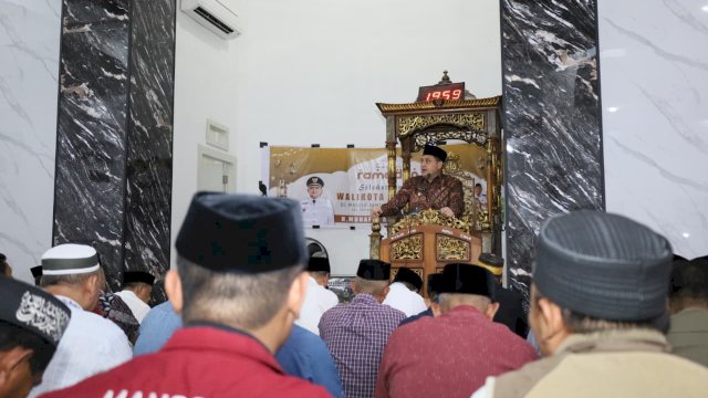 Wali Kota Makassar, Munafri Arifuddin saat safari ramadhan di Manggala, Kamis (12/3). 