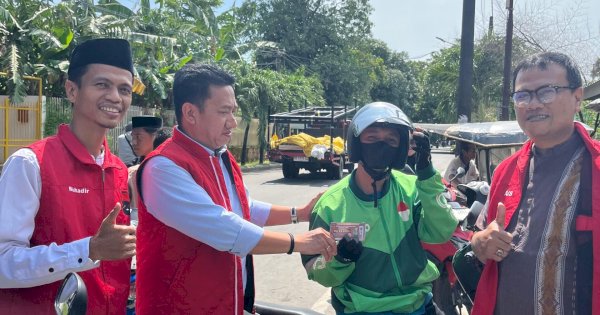 Ringankan Beban Pengemudi Ojol, PDIP Makassar Tebar 450 Voucher BBM Gratis