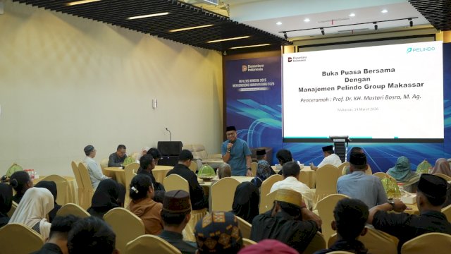 Buka puasa bersama Pelindo dan Pedagang Asongan, Minggu (15/3). (Dok. Pelindo)