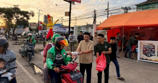 GP Ansor Sulsel Berbagi Takjil di Posko Mudik Banser Makassar