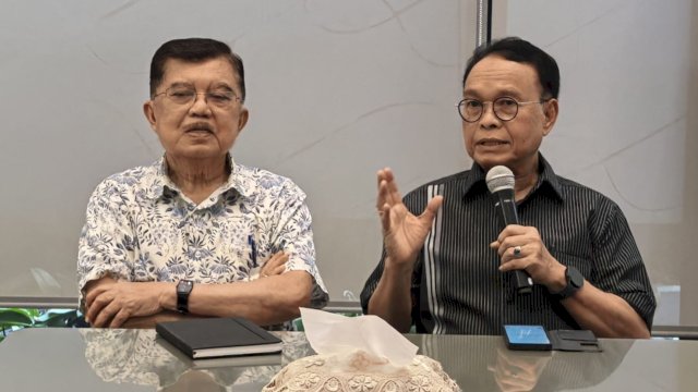 M. Jusuf Kalla (kiri). (Dok. Tim JK)