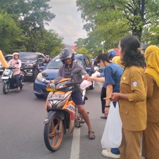 Pererat Kepedulian Sosial, RSUD Daya Makassar Gelar Aksi Berbagi Takjil