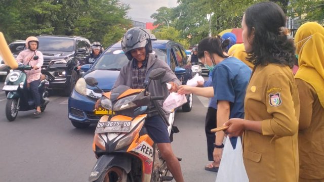 Pererat Kepedulian Sosial, RSUD Daya Makassar Gelar Aksi Berbagi Takjil