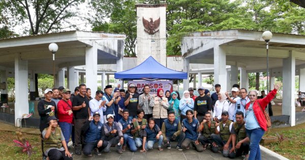 IKA Unhas Kolaborasi Pemkot, Salurkan Ratusan Sembako untuk Garda Terdepan Kota