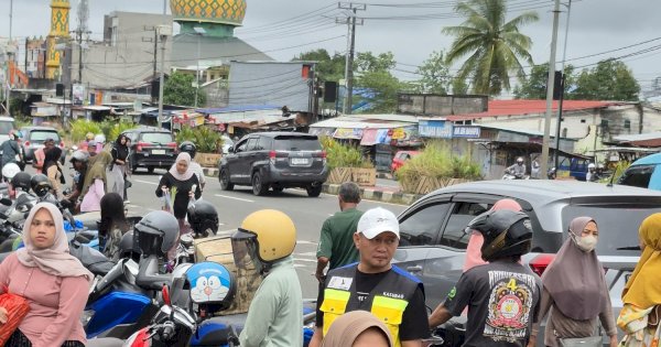 Jelang Lebaran, Perumda Pasar Makassar Turunkan Tim Atasi Pedagang Tumpah dan Kemacetan