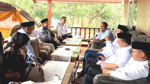 Ketgam: Gubernur Sulsel Andi Sudirman Sulaiman menerima Panitia PSBM, di Bakunge, Kamis, 19 Maret 2026. (Dok/Sabrina)