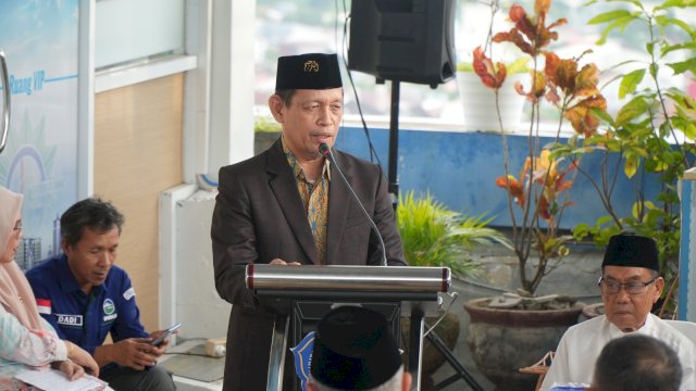 Rektor Unismuh Makassar, Abdul Rakhim Nanda saat menyampaikan sambutan di momentum pemantauan hilal 1 Syawal 1447 H yang digelar Kantor Wilayah Kementerian Agama Republik Indonesia Sulawesi Selatan. (Foto: Humas Unismuh Makassar)