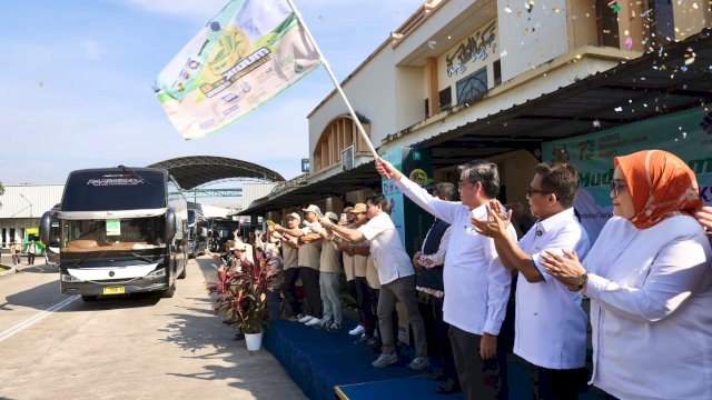 Menaker lepas mudik pekerja Panasonic. (Dok. Ist)