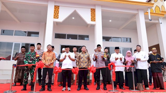 Prosesi pembangunan tiga masjid yang dibangun Huabao di Morowali. (Foto: Humas Huabao)