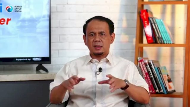 Mahfuz Sidik.