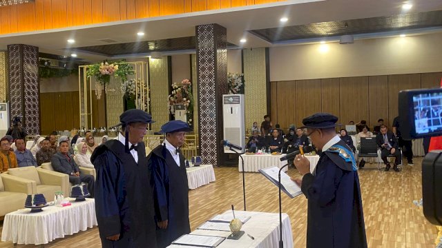 Prosesi pengukuhan dua Guru Besar Unibos Makassar. (Foto: Gita/HN)