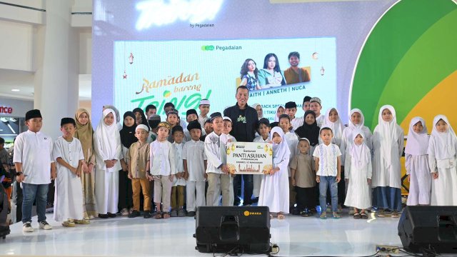 PT Pegadaian Kanwil SulSelBarRa Maluku berbagi santunan kepada anak yatim. (Foto: dok Pegadaian)
