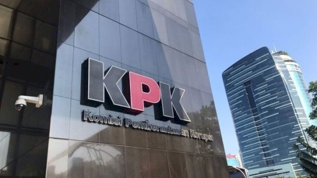Logo Komisi Pemberantasan Korupsi di Gedung KPK, Kuningan, Jakarta Selatan_ kPK OTT Bupati Cilacap, Samsul Aulia Rahman beserta belasan pejabat , Jumat (13/3/2026) ||foto_kompas.com