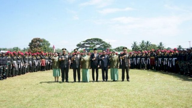 Hadiri Penutupan Pendidikan Bintara TNI AD, Ketua DPRD Gowa Apresiasi Kodam XIV/Hasanuddin (HO) 

