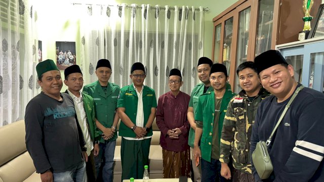 GP Ansor Sulawesi Selatan silaturahmi sekaligus meminta nasihat kepada Rais Syuriah PWNU Sulsel, AGH Dr Baharuddin HS. (Dok.pwnusulsel)