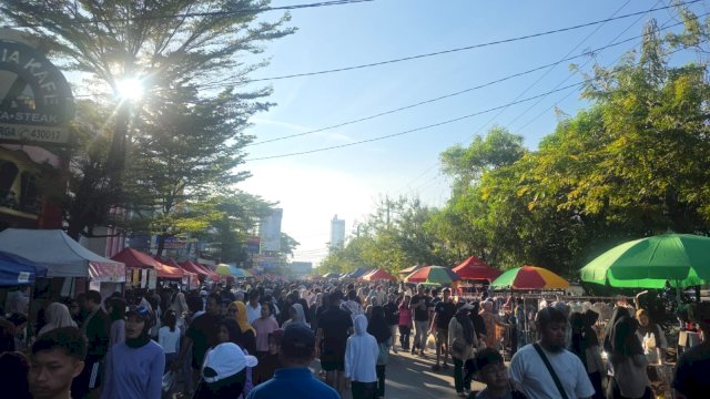 Suasana CFD Boulevard, Panakkukang, Kota Makassar, Minggu (12/4). (Dok. ASW)