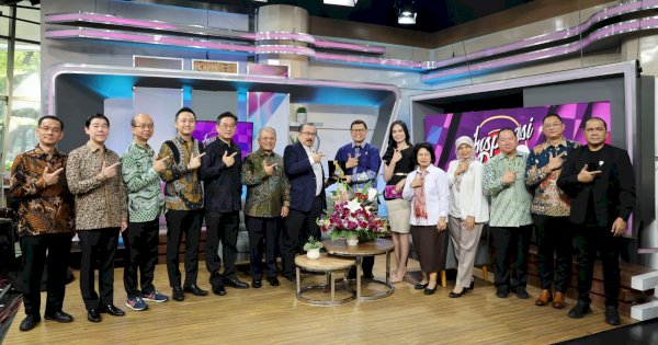 Taruna Ikrar Terima Penghargaan atas Kepemimpinan Visioner Pengawasan Obat dan Makanan dari GP Farmasi Indonesia