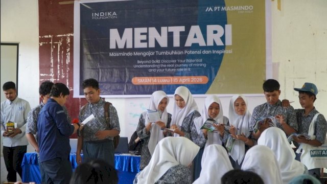 PT Masmindo Dwi Area (MDA) berkolaborasi dengan Indika Foundation melaksanakan program Masmindo Mengajar Tumbuhkan Potensi dan Inspirasi (MENTARI) di SMKN 2 Luwu dan SMAN 14 Luwu. Dok Humas MDA